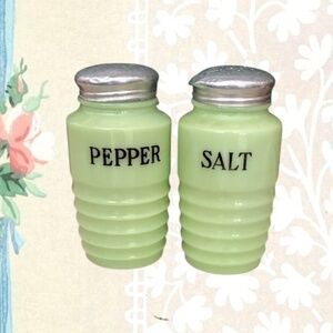 Vintage Jadeite Uranium Jeanette Glass Beehive Salt and Pepper Shakers